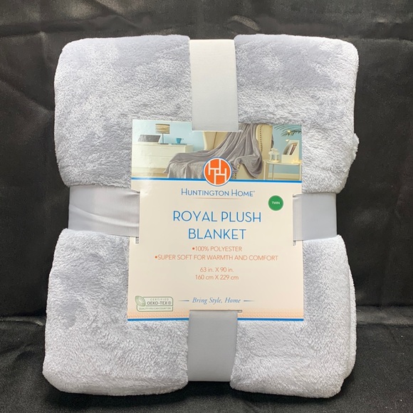 Huntington Home | Bedding | Huntington Home Royal Plush Blanket Twin |  Poshmark